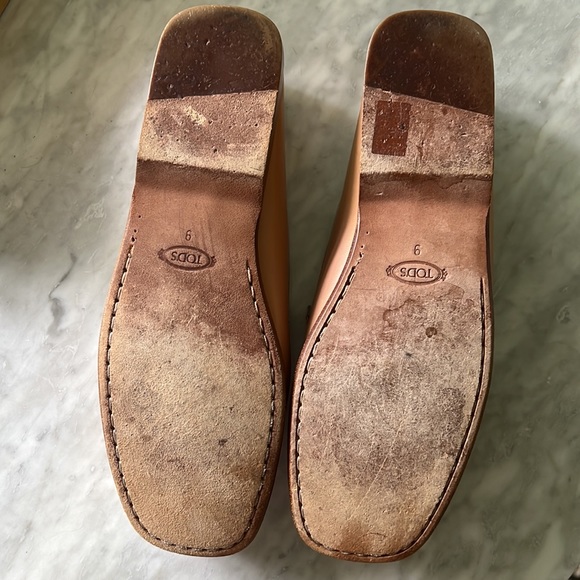 Tod’s loafer in camel and cream - Picture 7 of 8